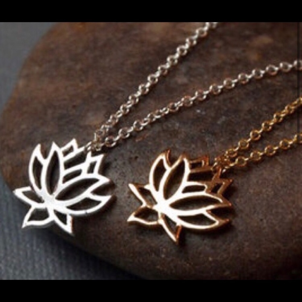 Lotus flower pendant necklace gold or silver - Picture 2 of 3
